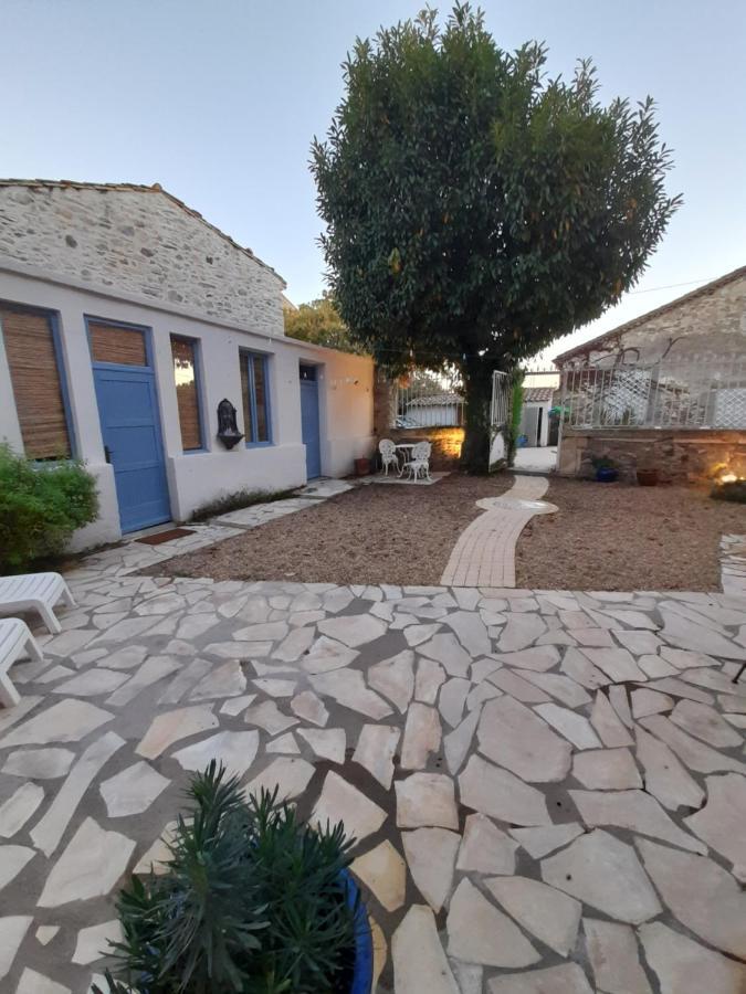 La Maisonnette Avec Spa Et Piscine Sainte-Valière Exterior foto