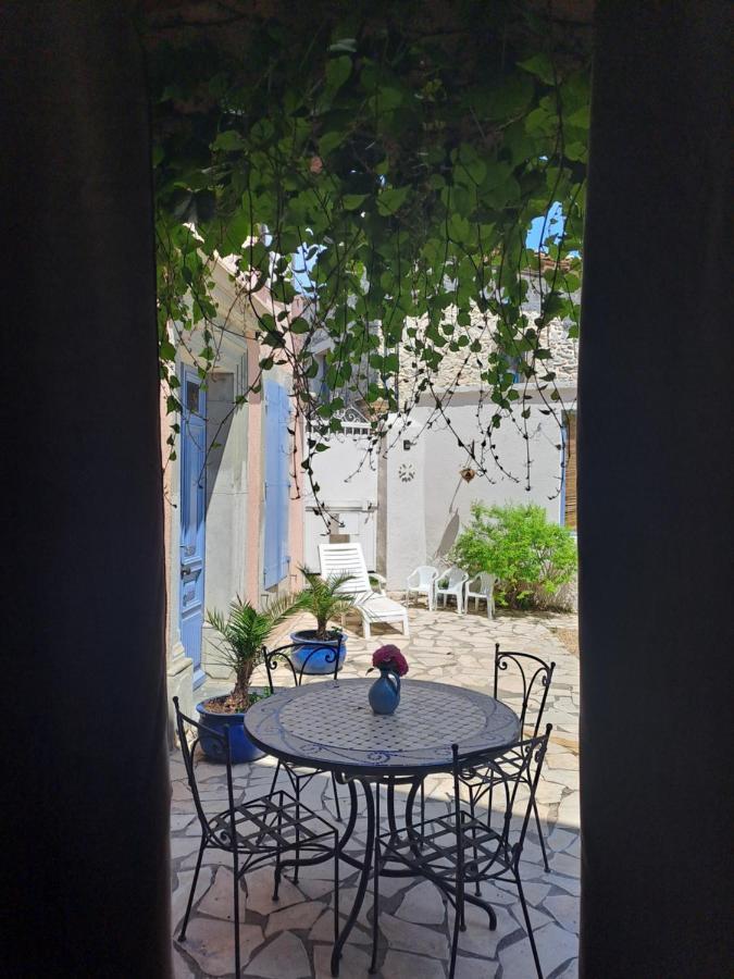 La Maisonnette Avec Spa Et Piscine Sainte-Valière Exterior foto