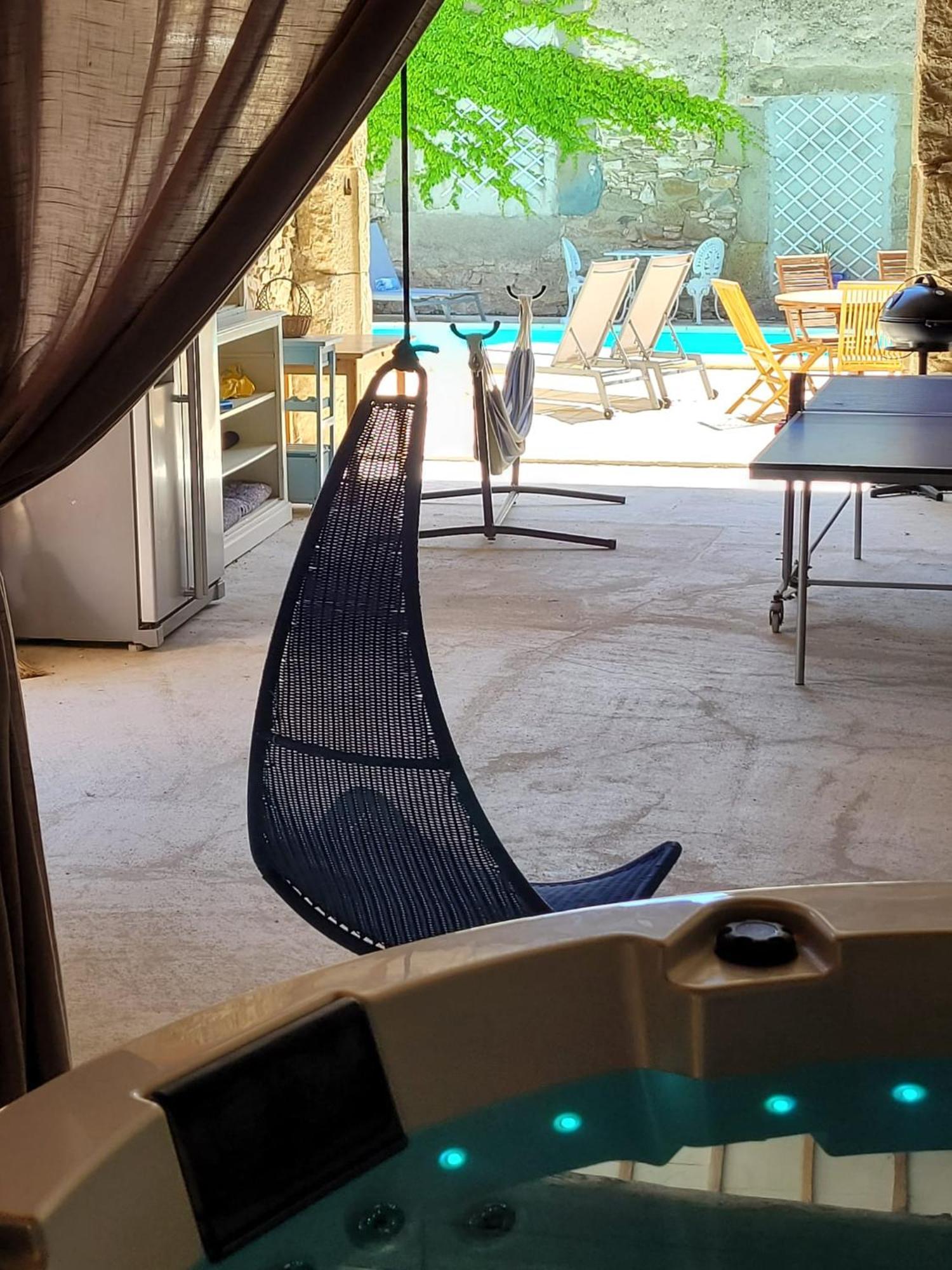 La Maisonnette Avec Spa Et Piscine Sainte-Valière Exterior foto